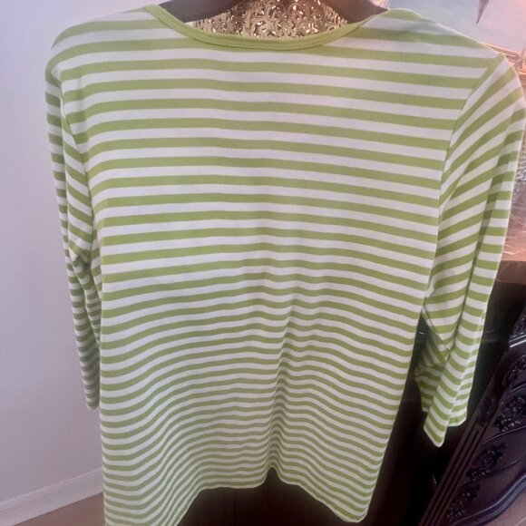 Adorable top with Sparkly Anchor Applique - Picture 2 of 3